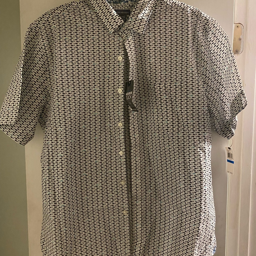 Mens Van Heusen size 17 1/2 shirt no tuck fish